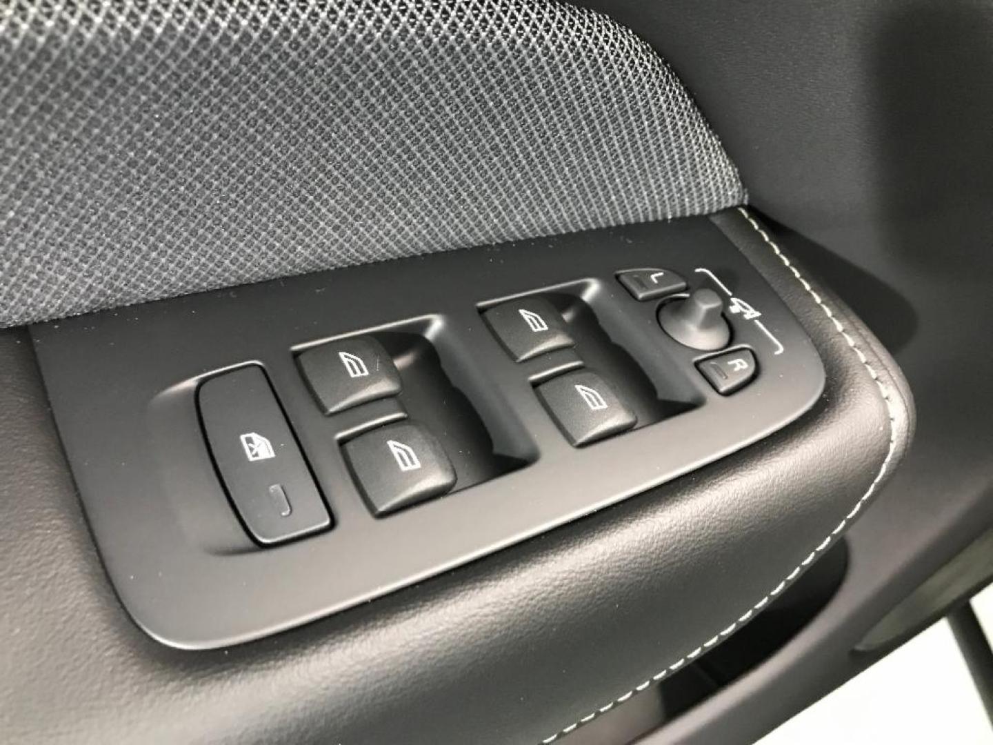 Volvo XC60 R-Design, B4 mild hybrid (diésel)