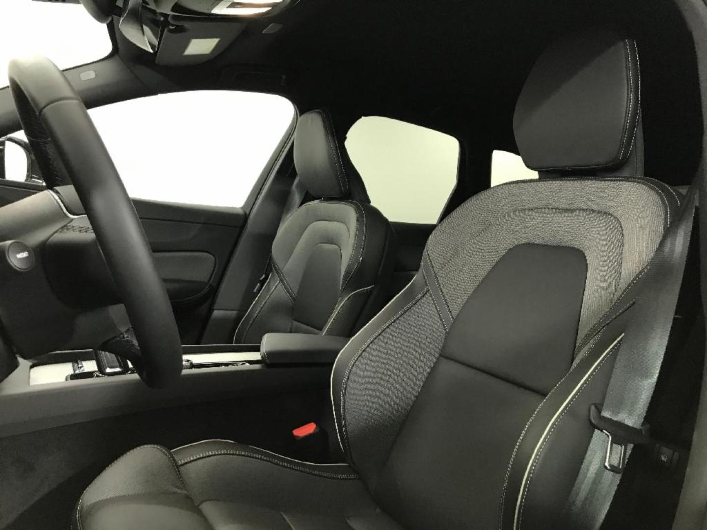 Volvo XC60 R-Design, B4 mild hybrid (diésel)