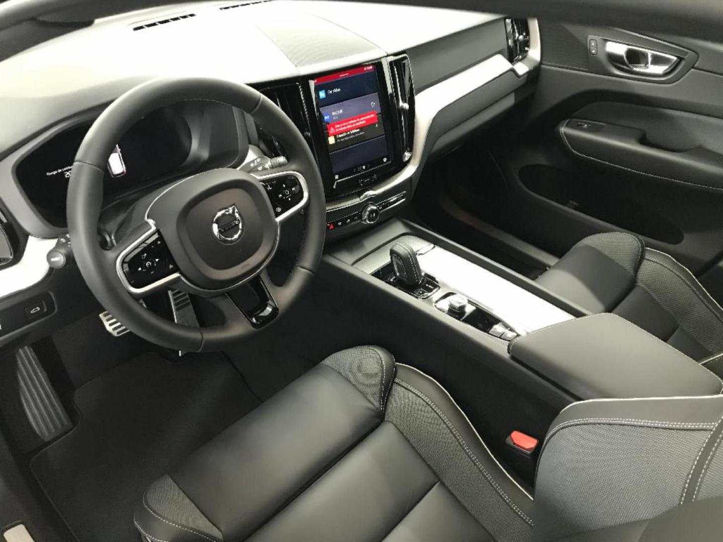 Volvo XC60 R-Design, B4 mild hybrid (diésel)