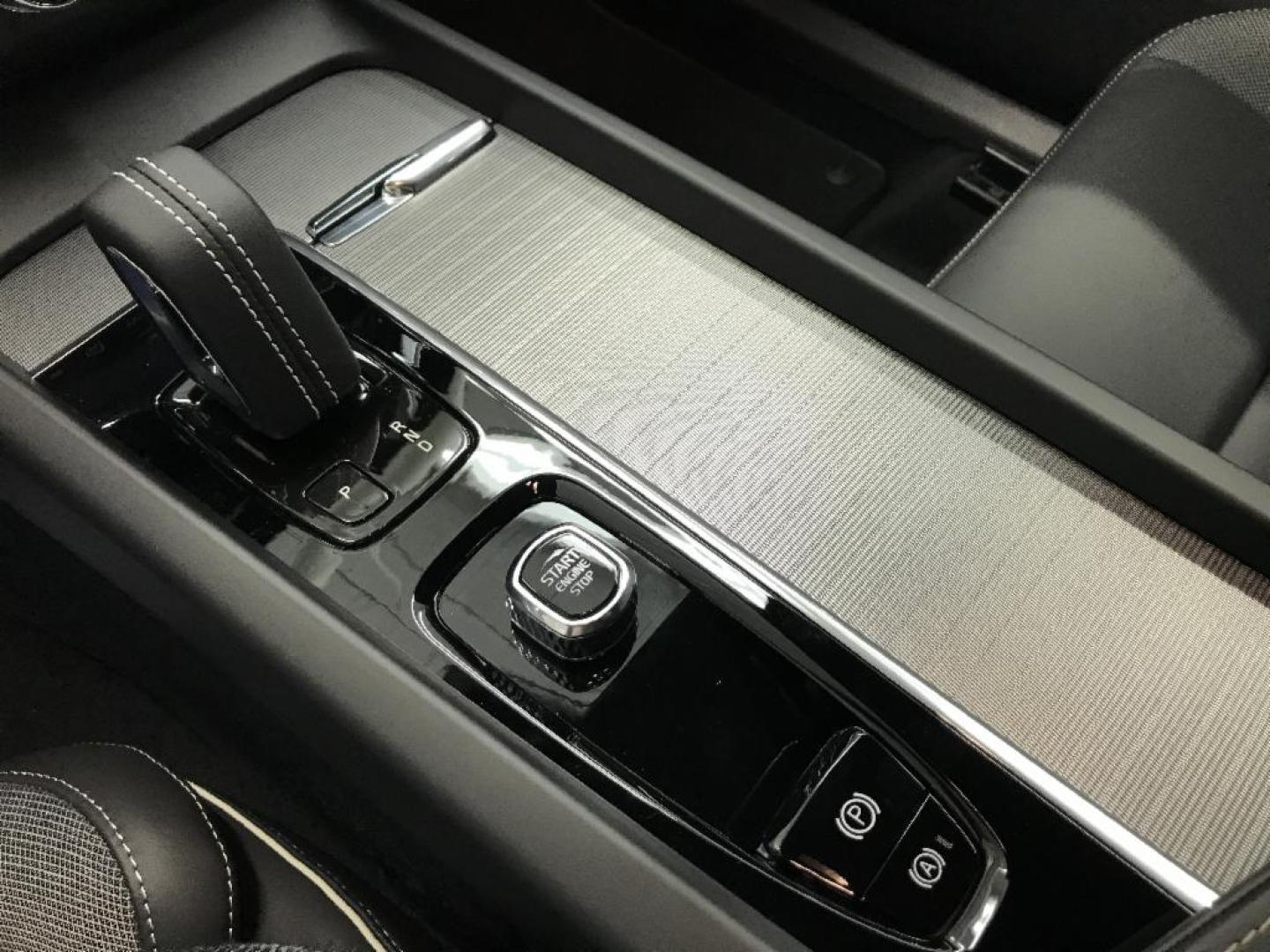 Volvo XC60 R-Design, B4 mild hybrid (diésel)