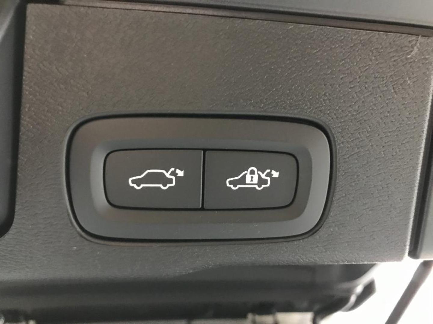 Volvo XC60 R-Design, B4 mild hybrid (diésel)