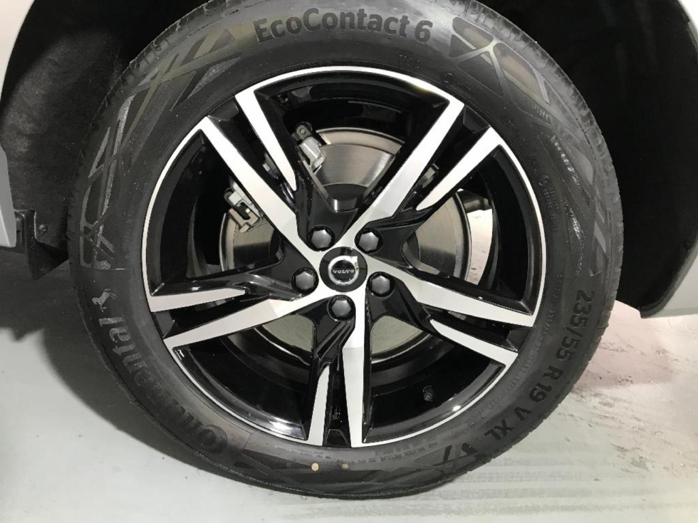 Volvo XC60 R-Design, B4 mild hybrid (diésel)