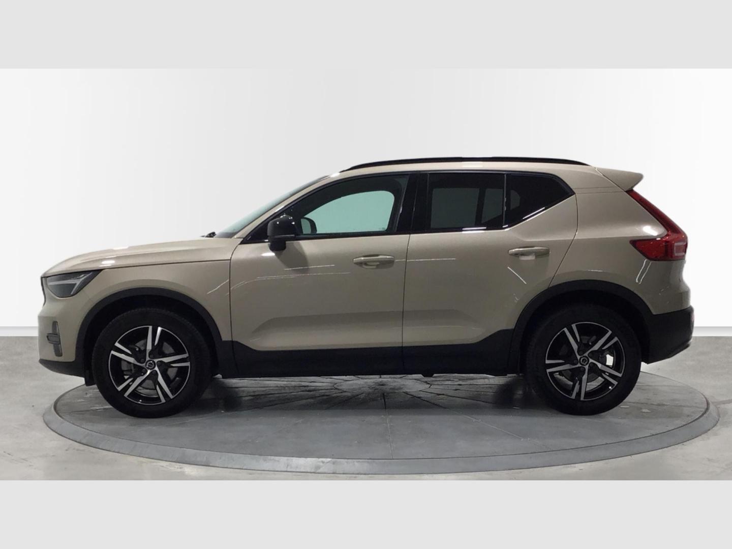Volvo XC40 XC40 Plus, B3 Mild hybrid, Gasolina, Dark