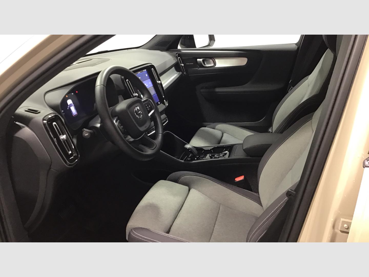 Volvo XC40 XC40 Plus, B3 Mild hybrid, Gasolina, Dark