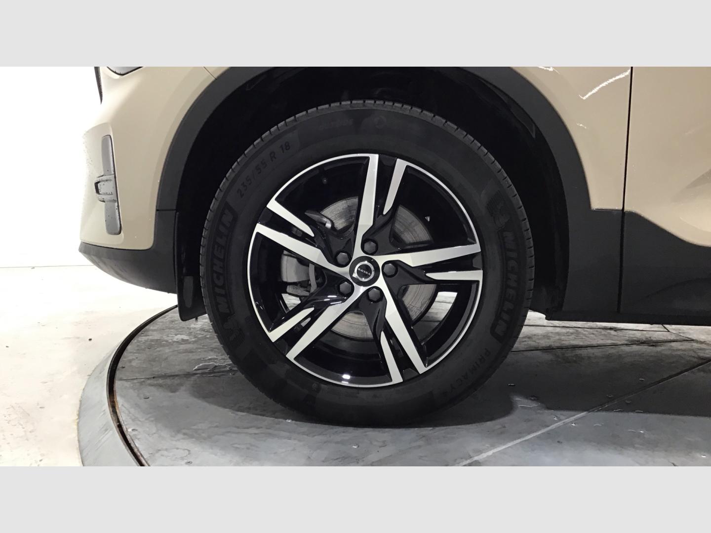 Volvo XC40 XC40 Plus, B3 Mild hybrid, Gasolina, Dark
