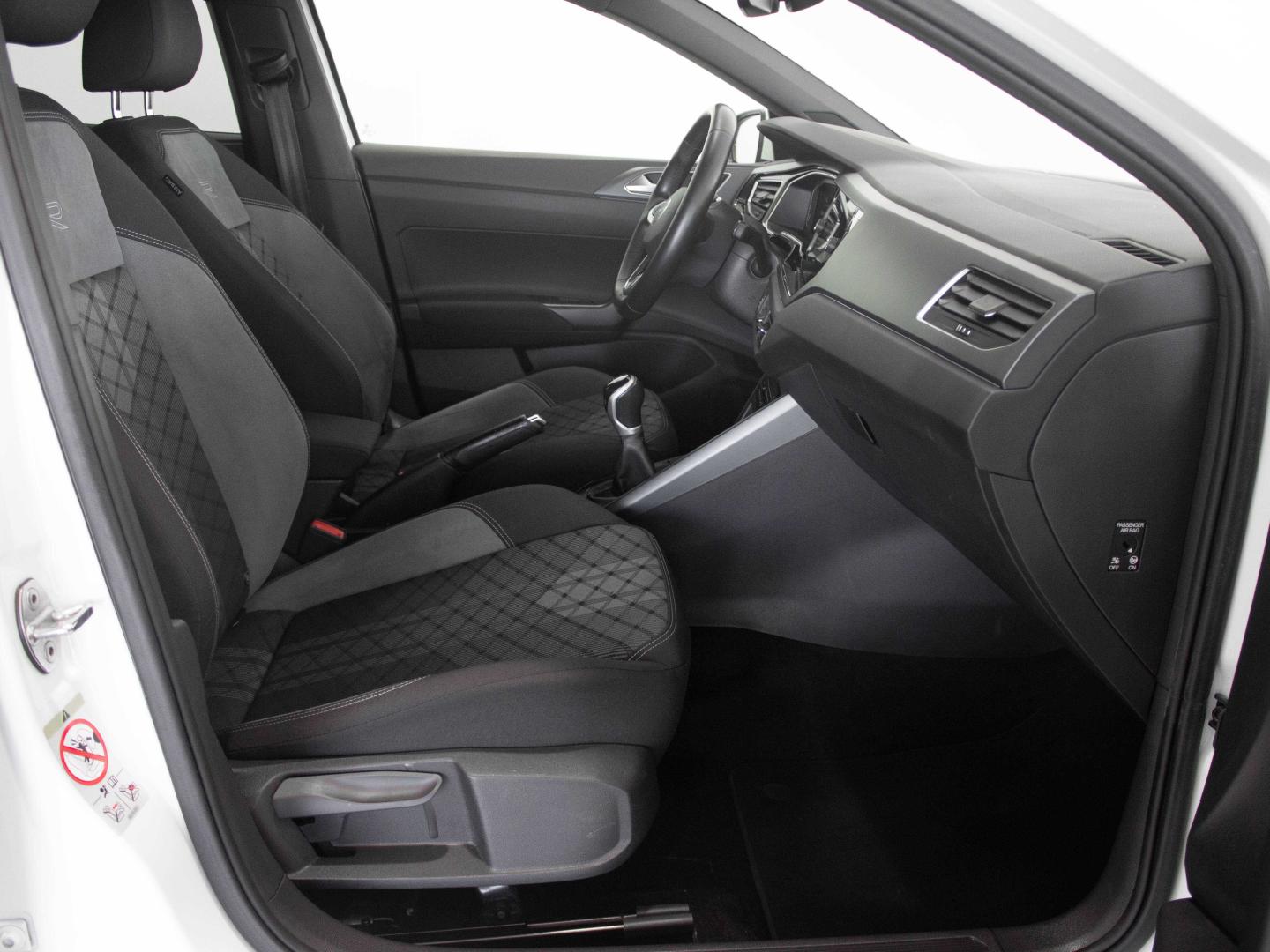 Volkswagen Polo R-LINE MY23 1.0 TSI 70 KW (95 CV) 5 VEL.