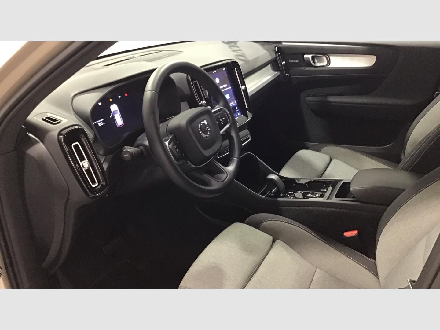 Volvo XC40 XC40 Plus, B3 Mild hybrid, Gasolina, Dark