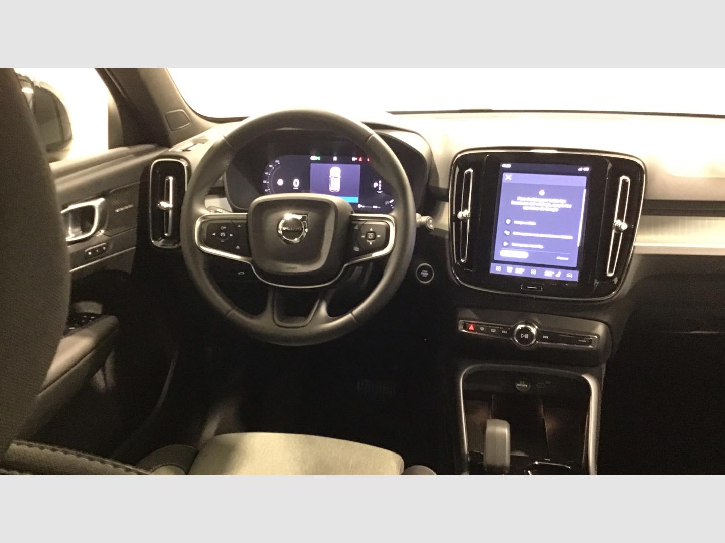 Volvo XC40 XC40 Plus, B3 Mild hybrid, Gasolina, Dark