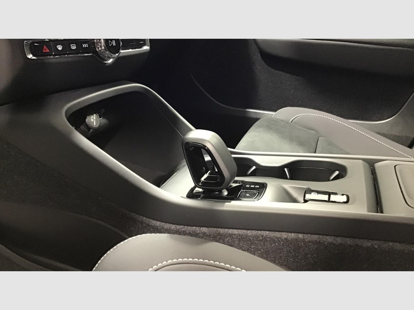 Volvo XC40 2.0 B3 CORE AUTO 163 5P