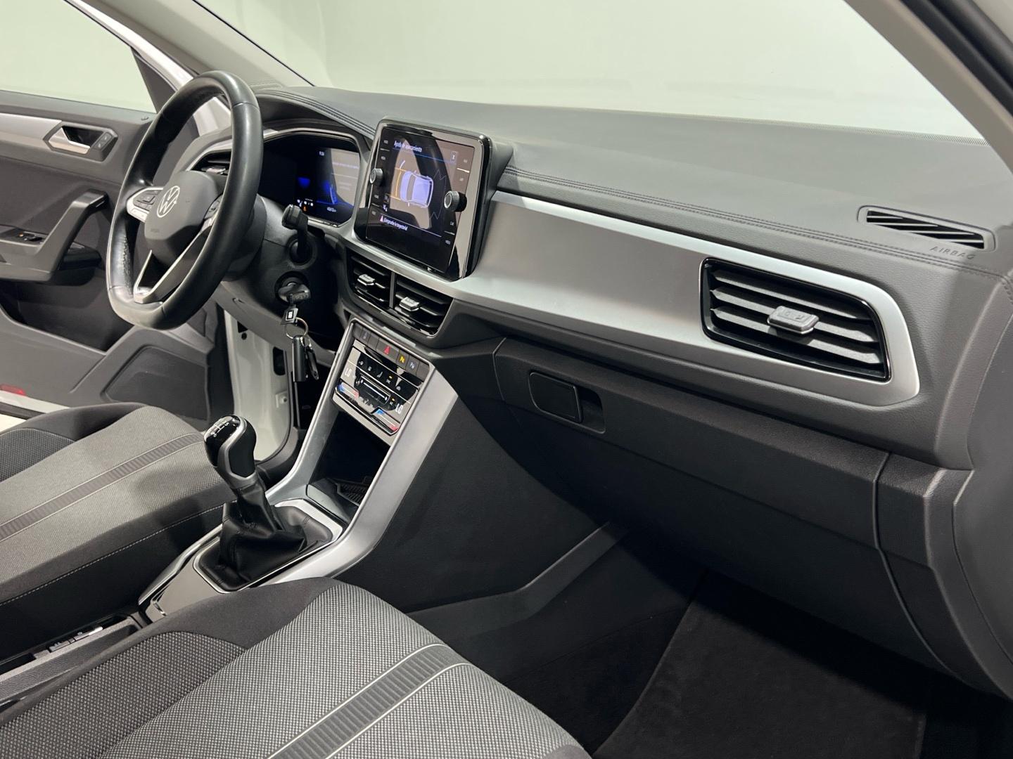 Volkswagen T-Roc 1.0 TSI 81KW DARK 110 5P