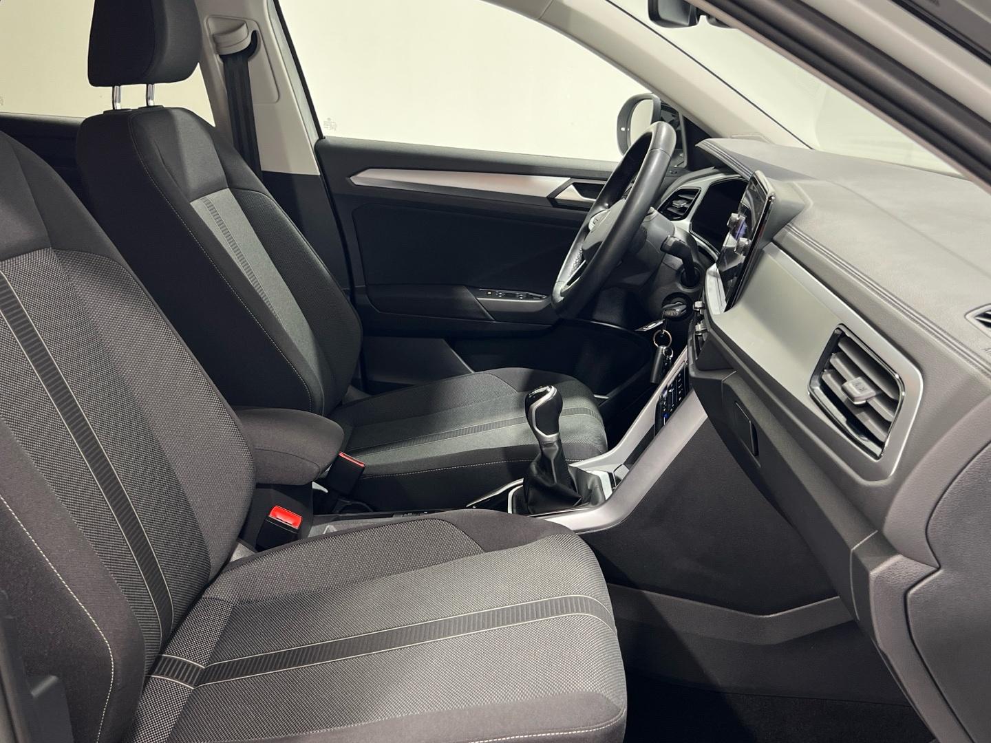 Volkswagen T-Roc 1.0 TSI 81KW DARK 110 5P