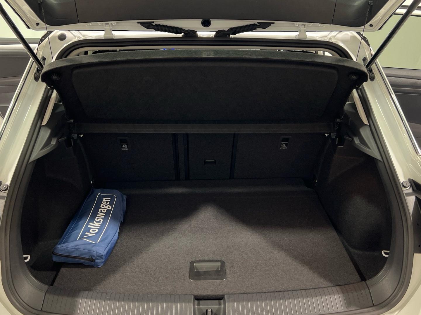 Volkswagen T-Roc 1.0 TSI 81KW DARK 110 5P