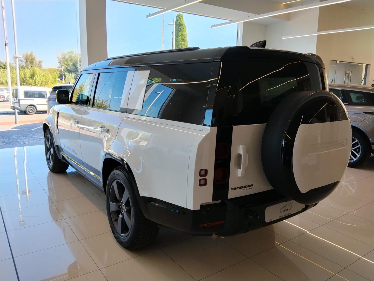 Land Rover Defender 3.0 D250 MHEV X-DYNAMIC HSE 130 AUTO 249 5P 8 Plazas