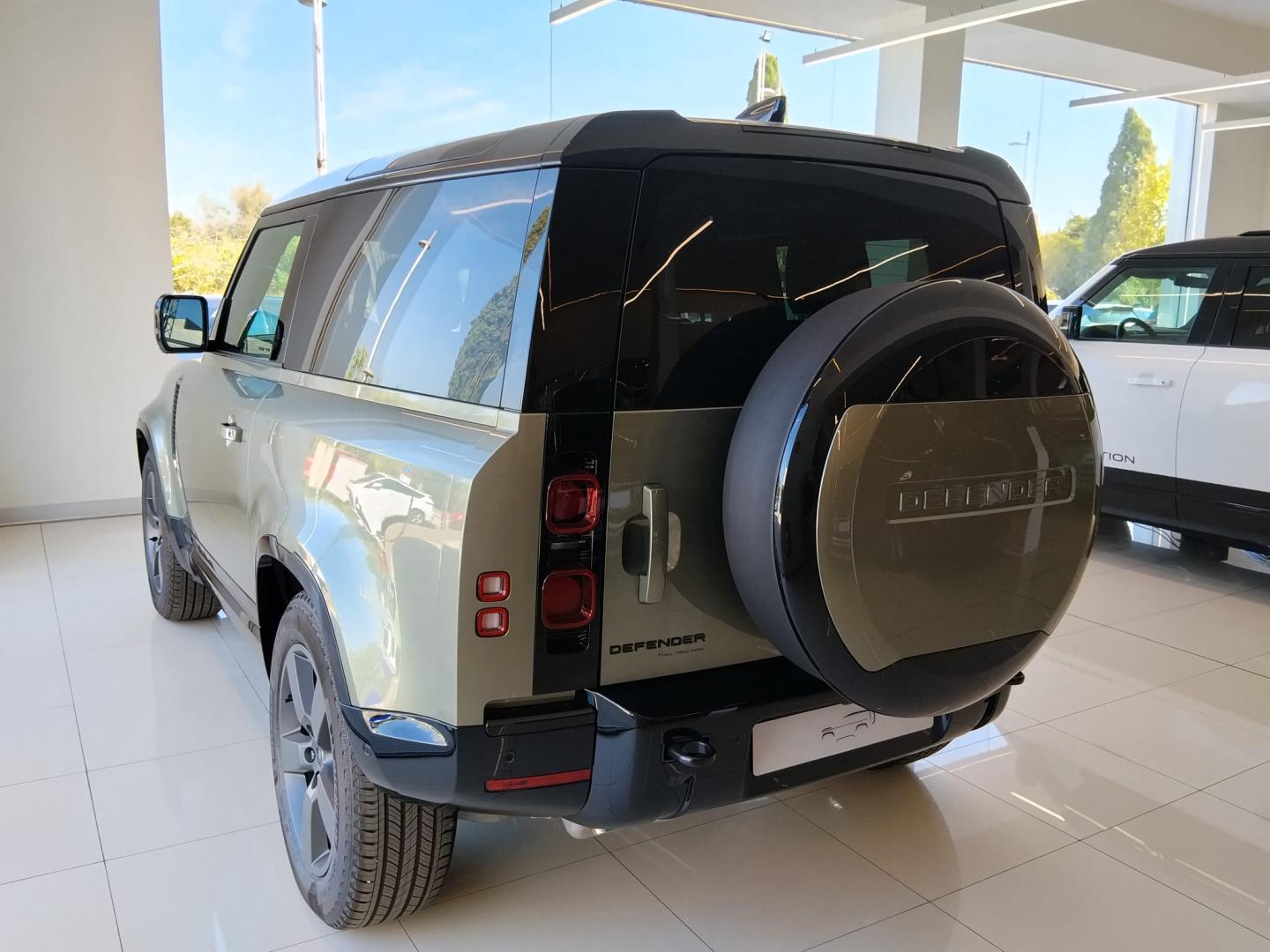 Land Rover Defender 3.0 D250 MHEV X-DYNAMIC SE 90 AUTO 4W 249 3P