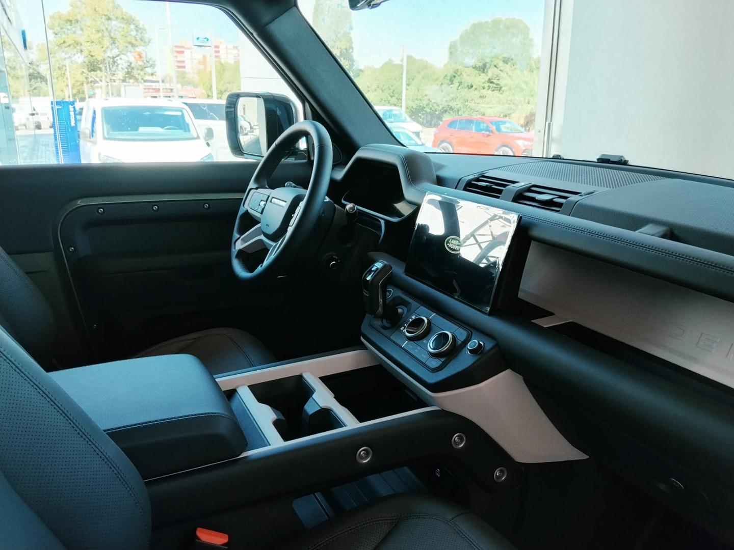 Land Rover Defender 3.0 D250 MHEV X-DYNAMIC SE 90 AUTO 4W 249 3P