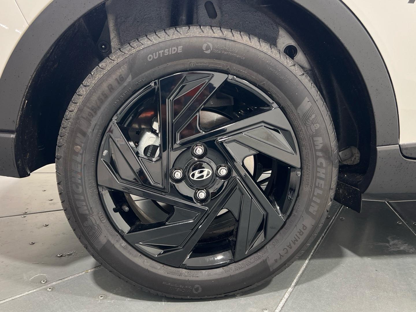 Hyundai Bayon 1.0T BLACK LINE 90 5P