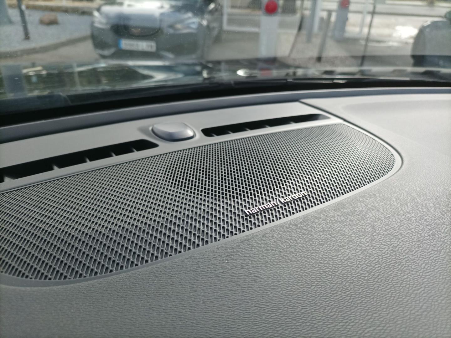 Volvo XC40 2.0 B3 PLUS DARK AUTO 163 5P