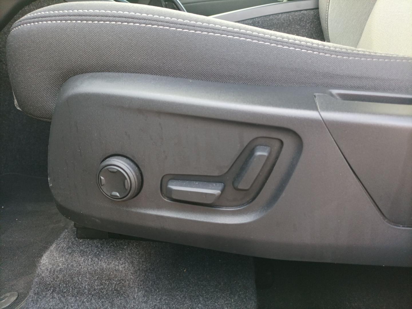 Volvo XC40 2.0 B3 PLUS DARK AUTO 163 5P