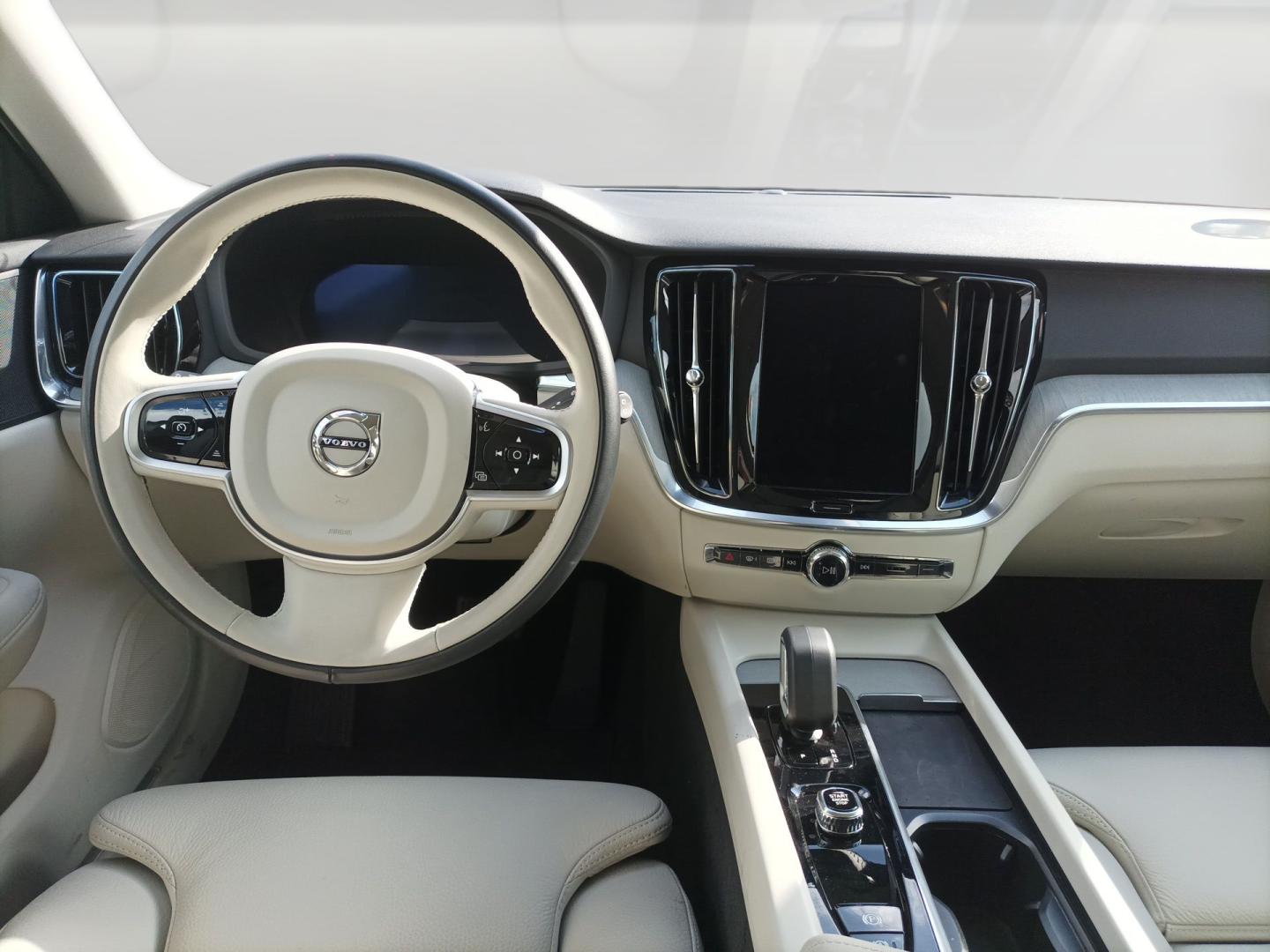 Volvo V60 2.0 B4 P PLUS DARK AUTO 197 5P