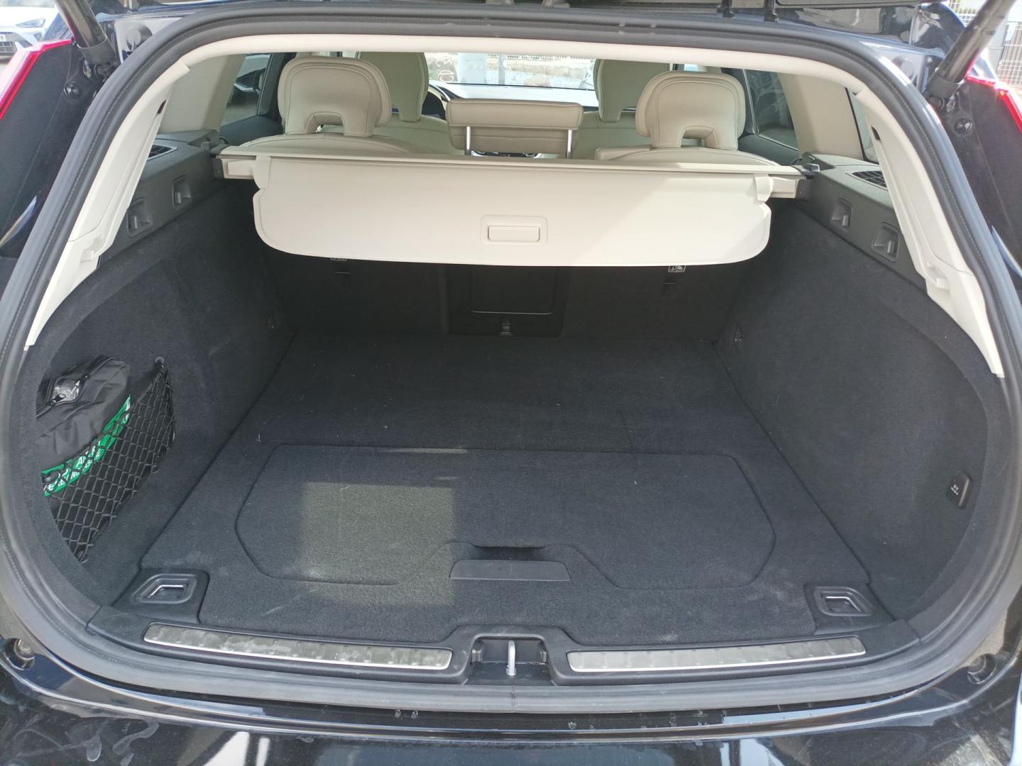 Volvo V60 2.0 B4 P PLUS DARK AUTO 197 5P