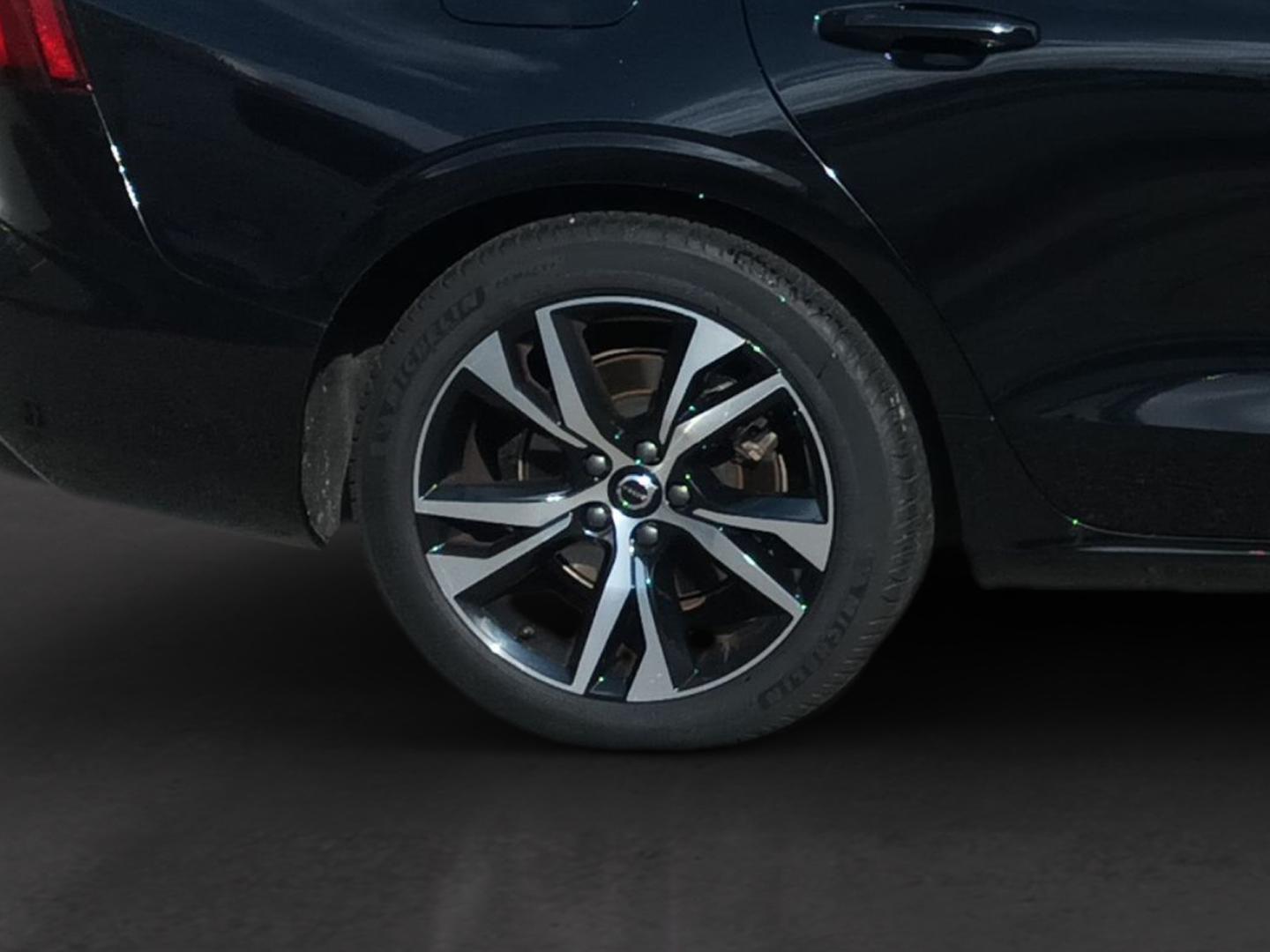 Volvo V60 2.0 B4 P PLUS DARK AUTO 197 5P