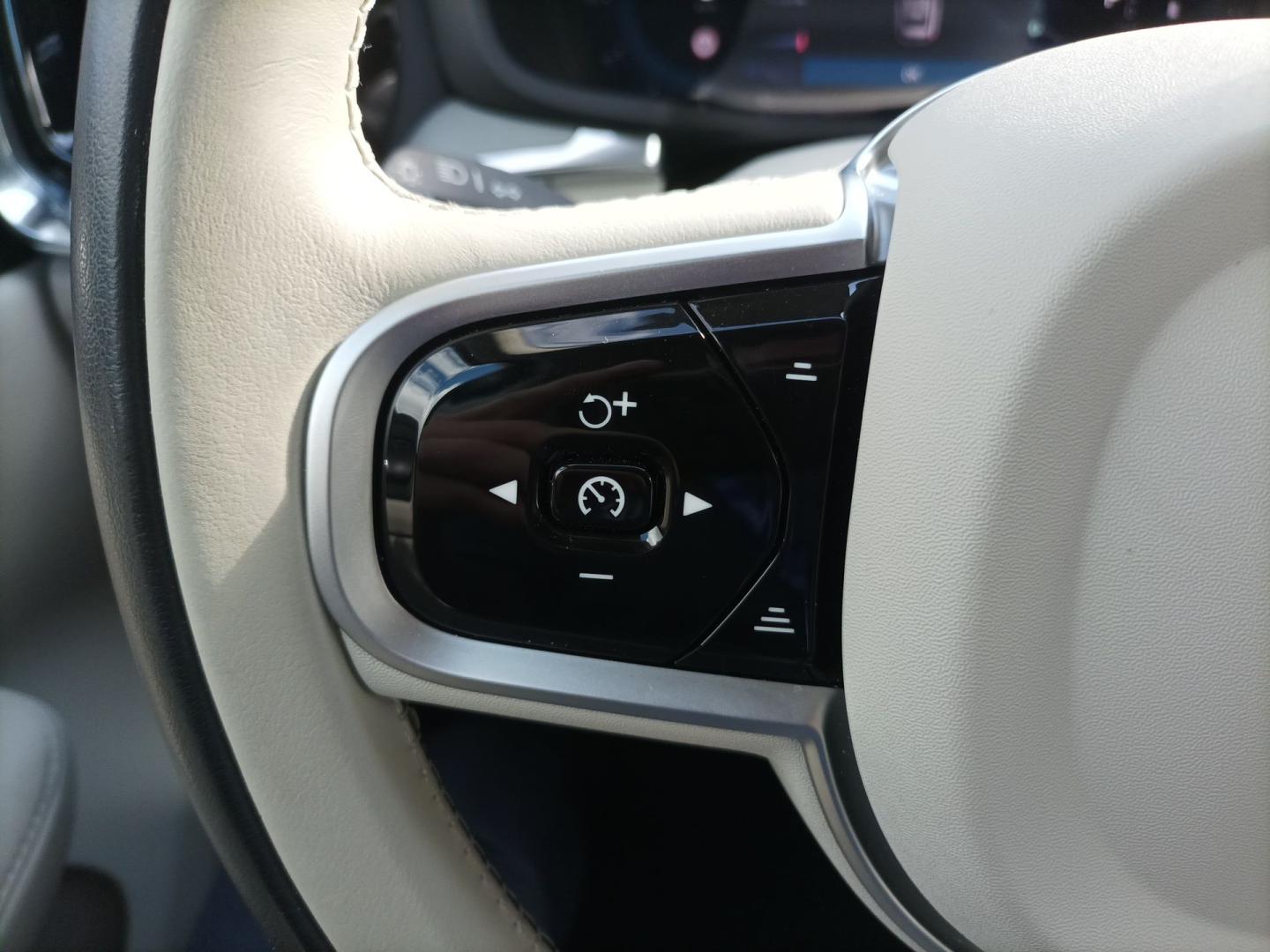 Volvo V60 2.0 B4 P PLUS DARK AUTO 197 5P