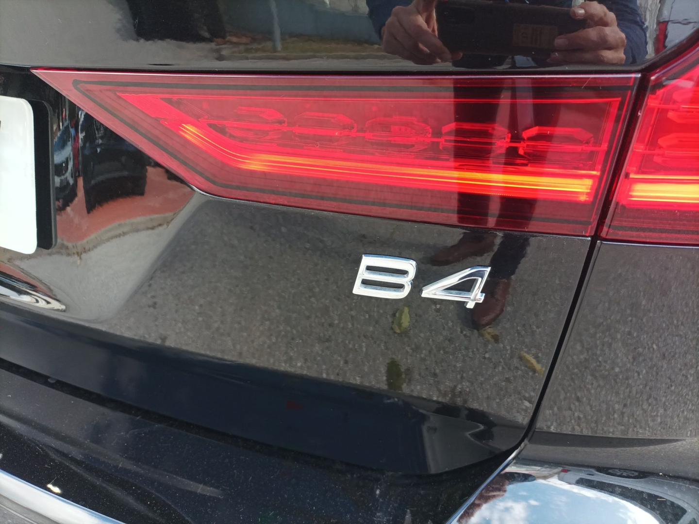 Volvo V60 2.0 B4 P PLUS DARK AUTO 197 5P