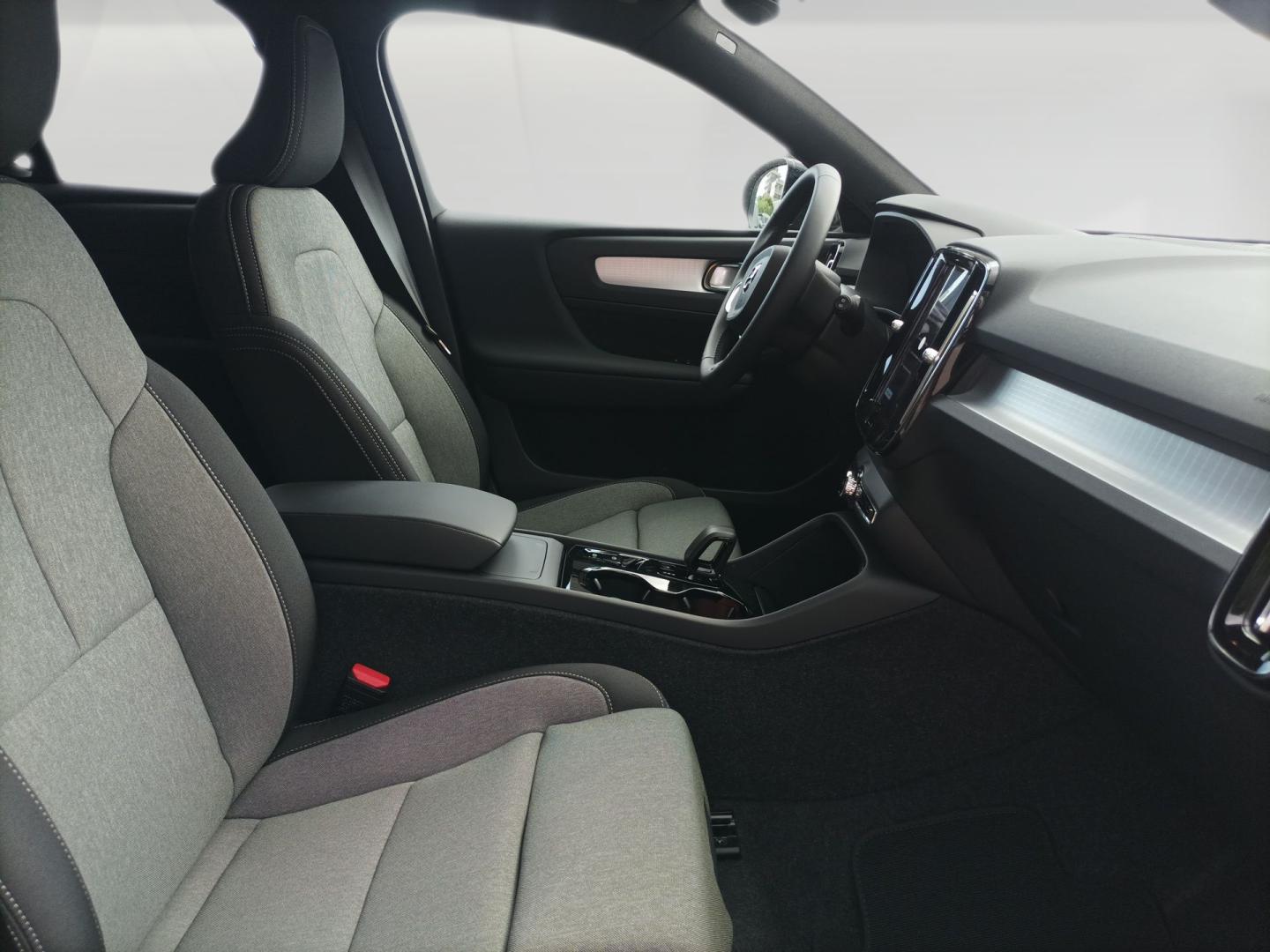Volvo XC40 2.0 B3 PLUS DARK AUTO 163 5P