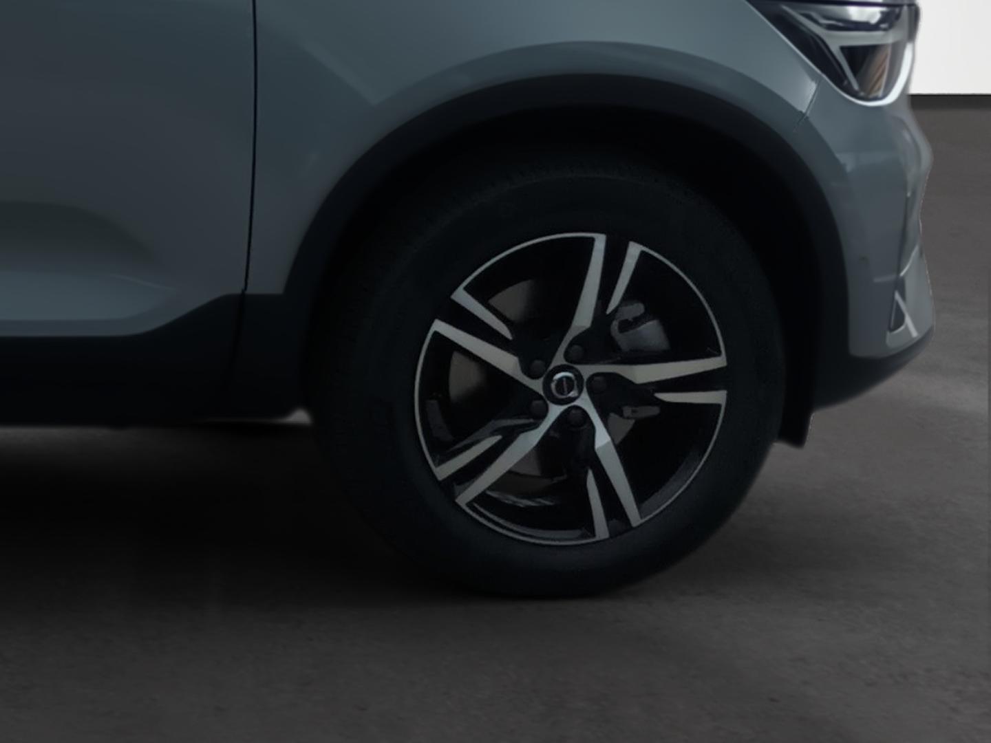 Volvo XC40 2.0 B3 PLUS DARK AUTO 163 5P