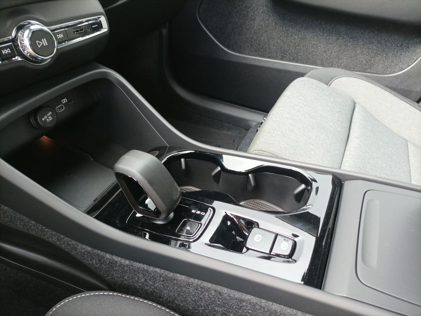 Volvo XC40 2.0 B3 PLUS DARK AUTO 163 5P