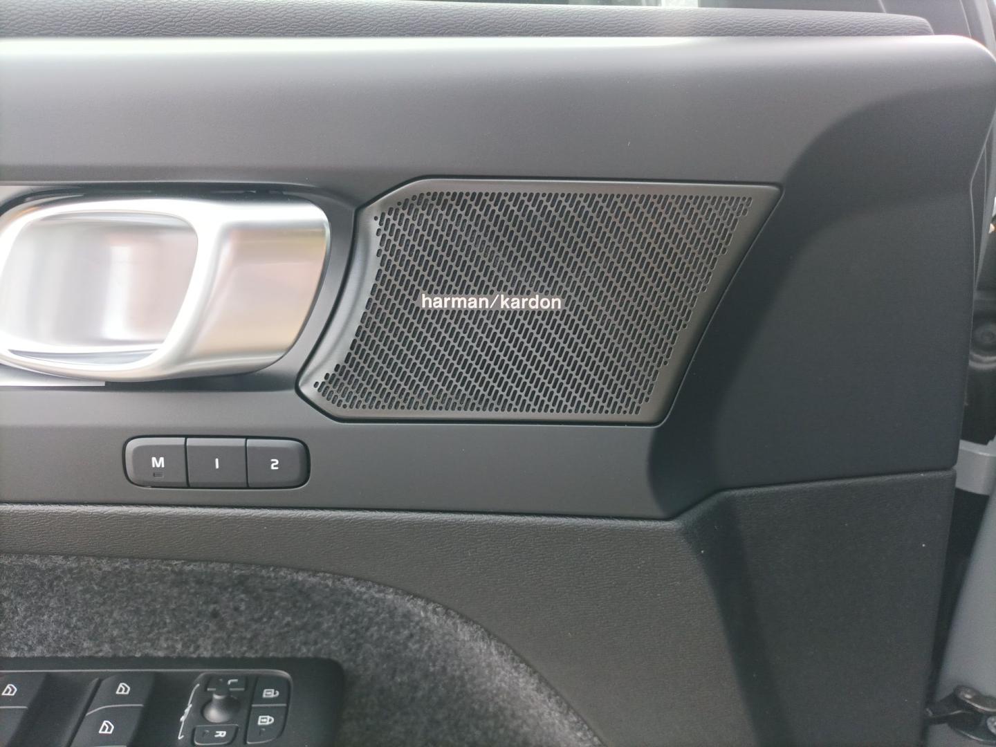 Volvo XC40 2.0 B3 PLUS DARK AUTO 163 5P