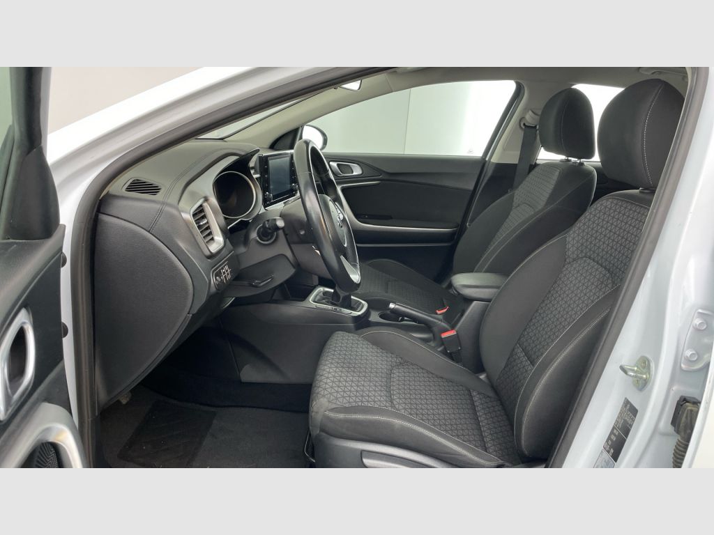 Kia XCeed - 11