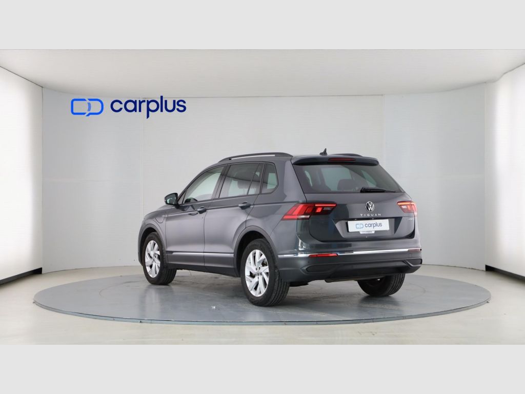 Volkswagen Tiguan - 5