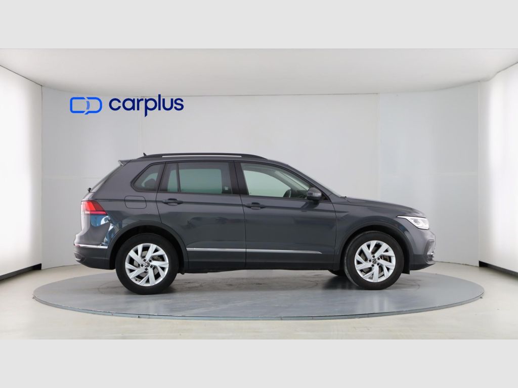 Volkswagen Tiguan - 8