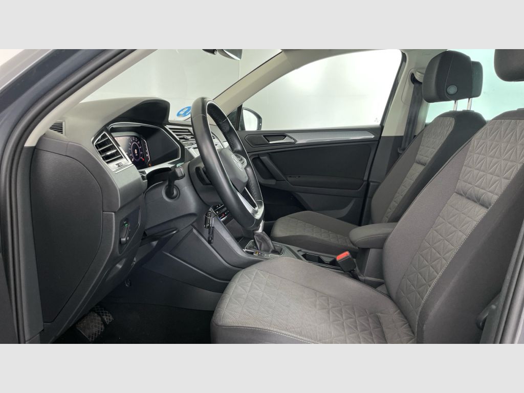 Volkswagen Tiguan - 12