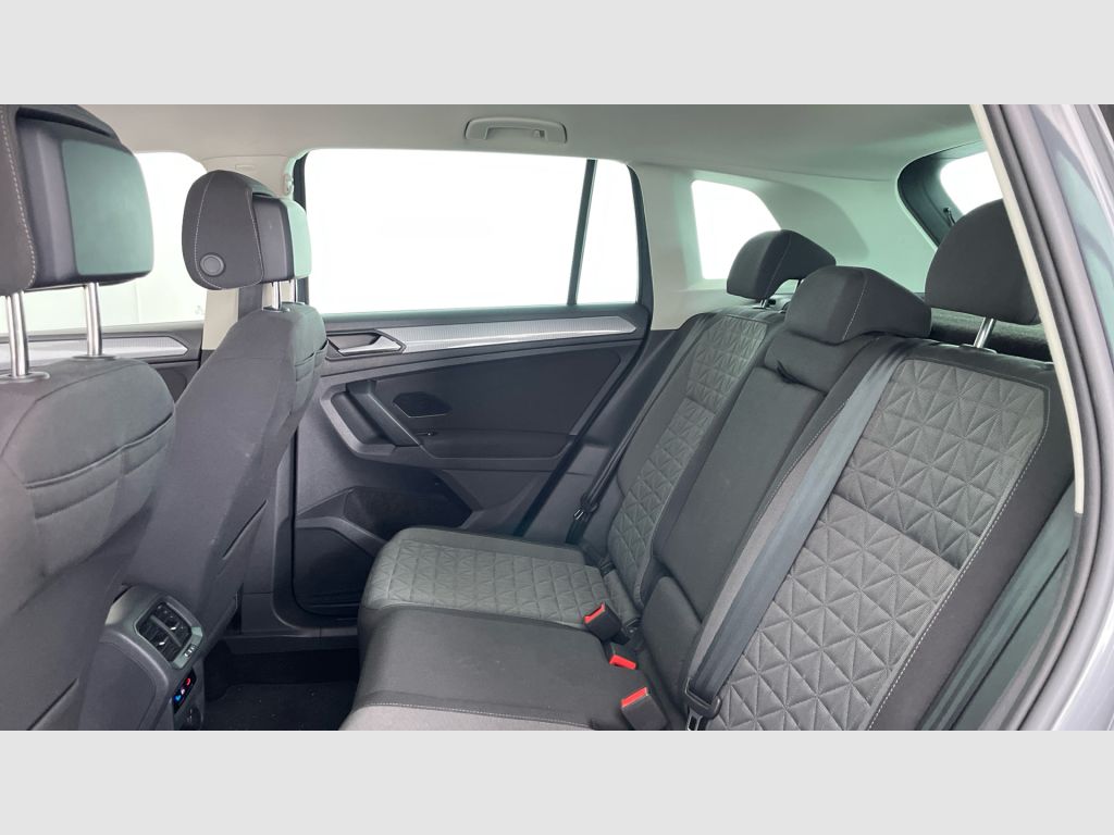Volkswagen Tiguan - 12
