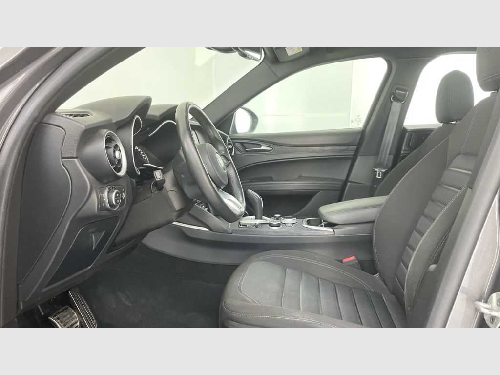 Alfa Romeo Stelvio - 11