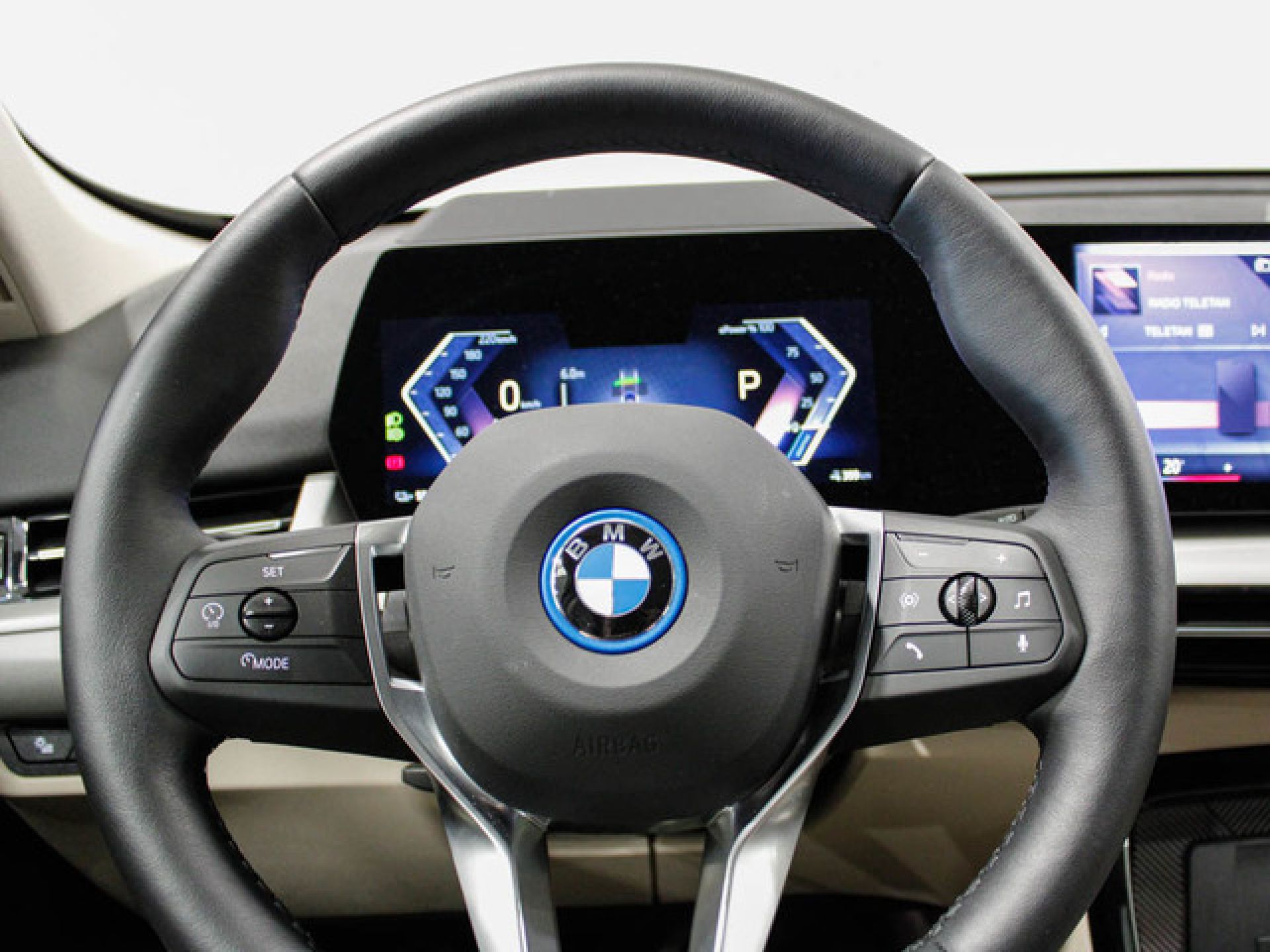 BMW iX1 - 12