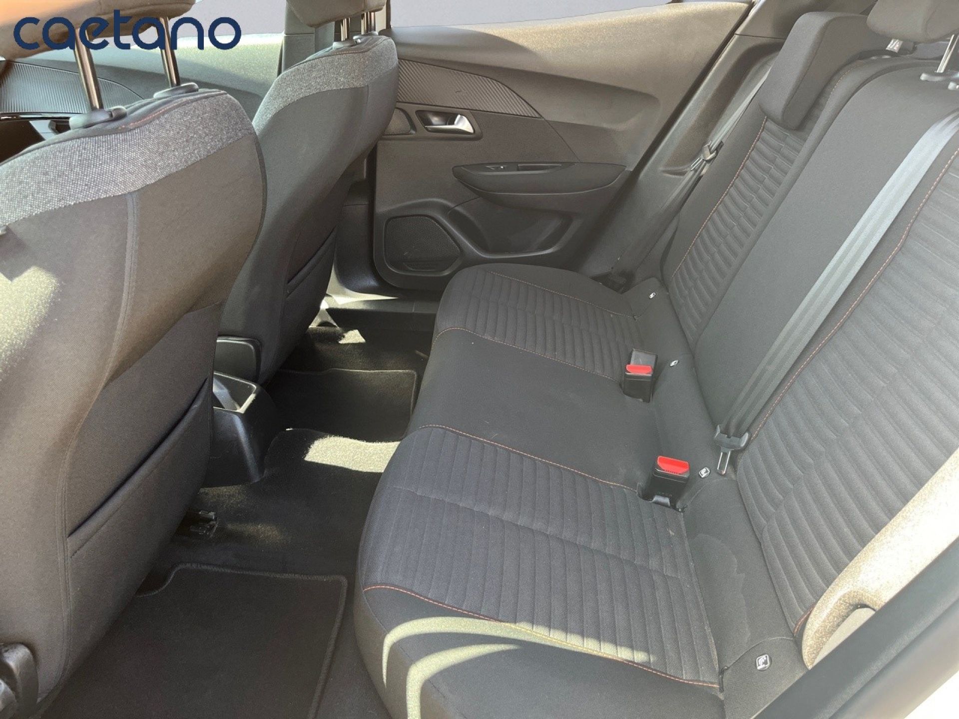Peugeot 2008 - 12