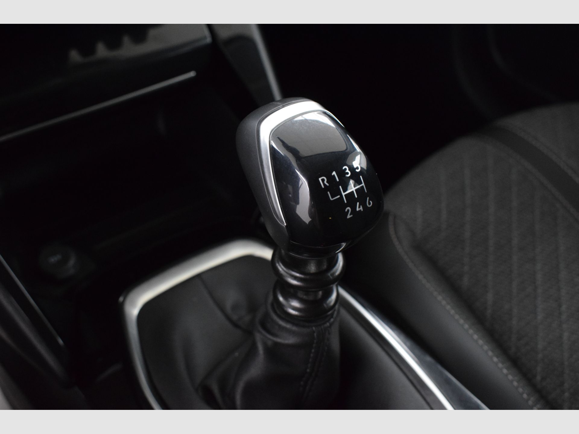 Peugeot 208 - 6