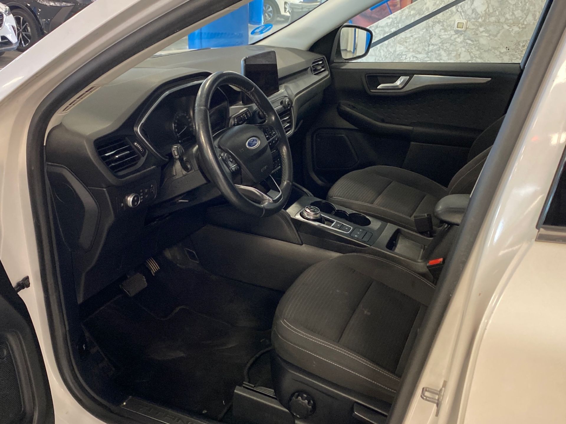 Ford Kuga - 10