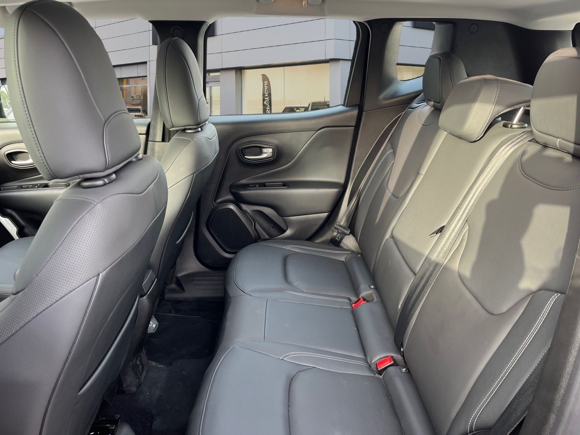 Jeep Renegade - 12