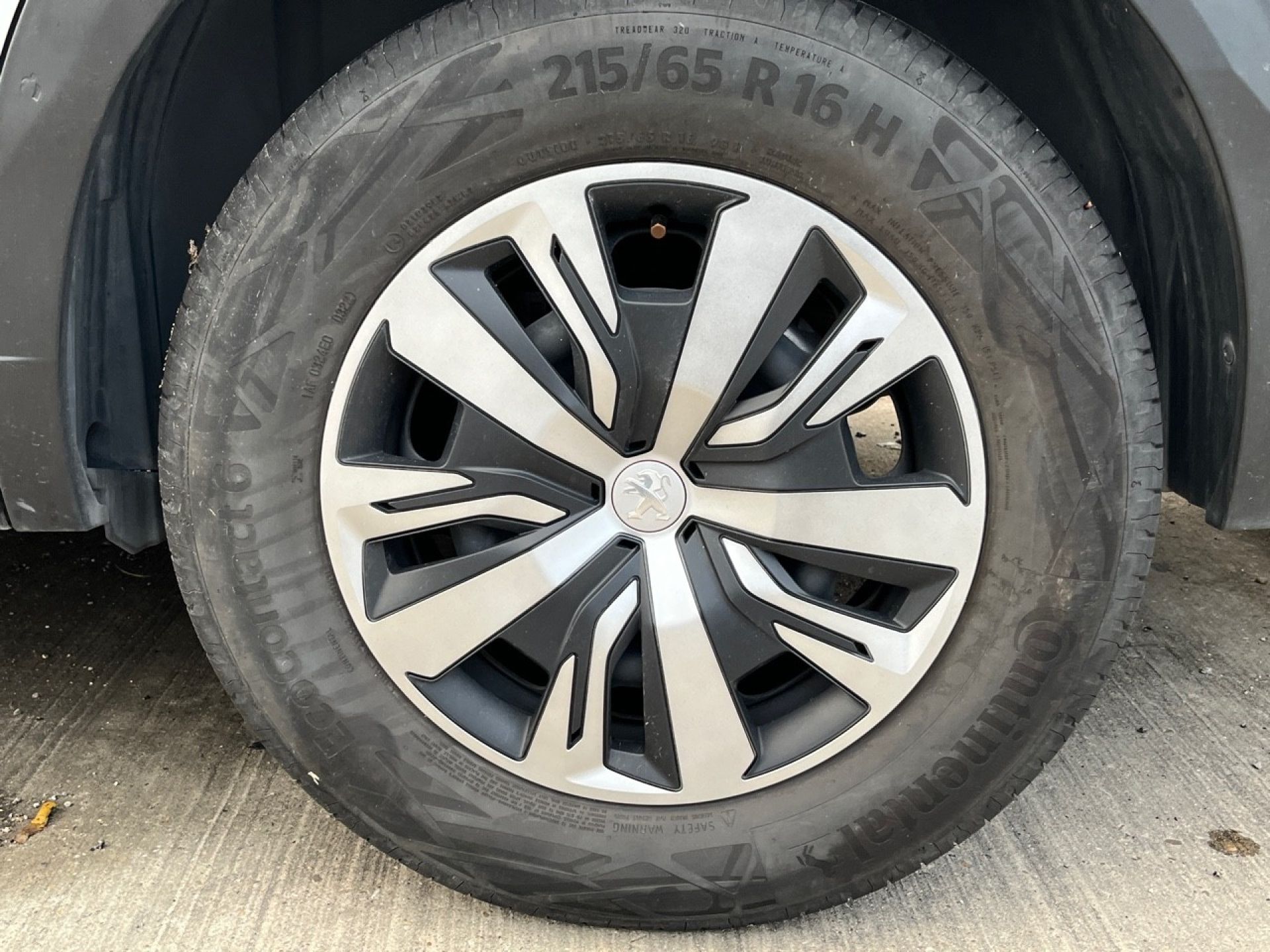 Peugeot 2008 - 8