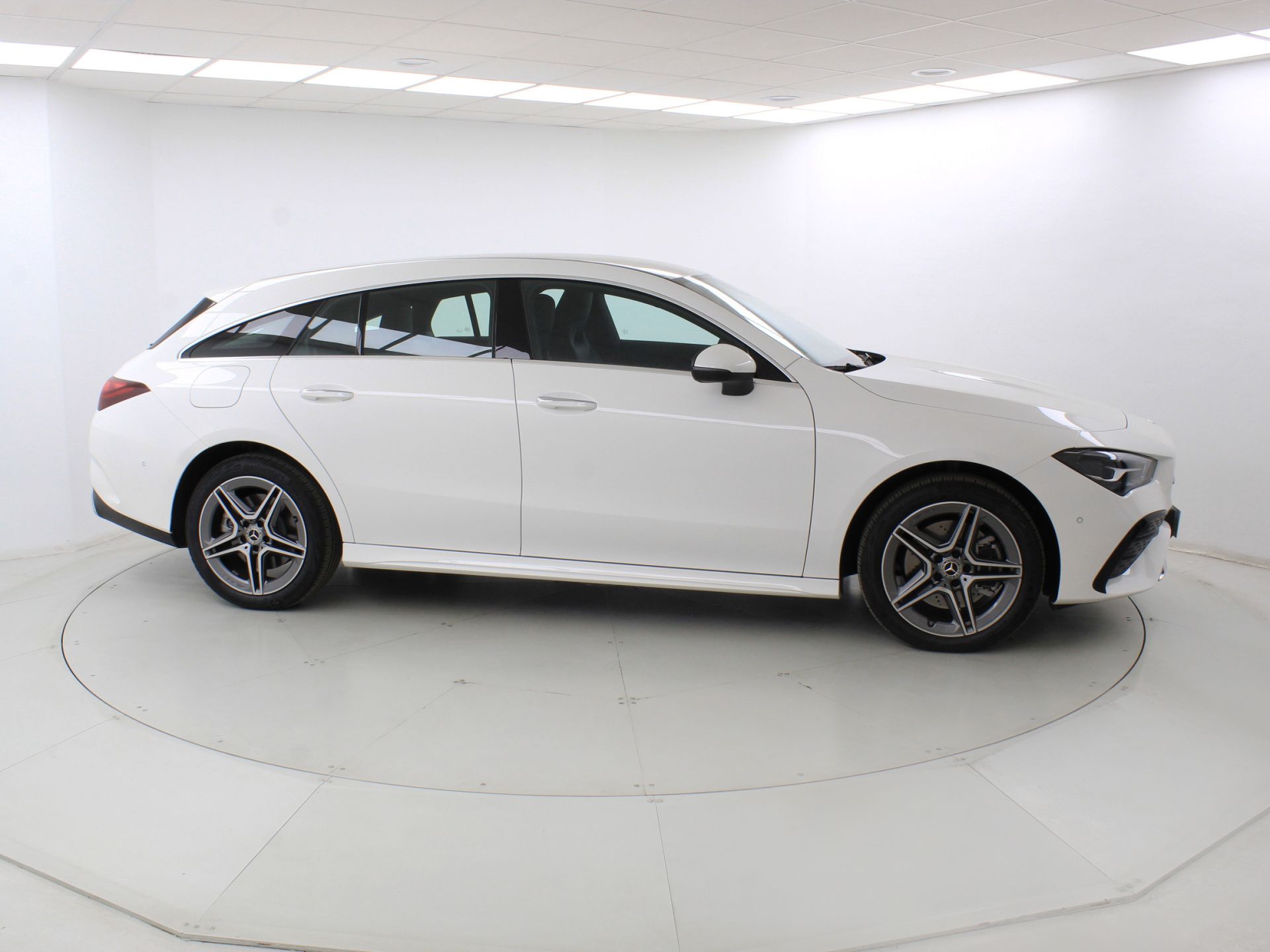 Mercedes-Benz CLA - 5