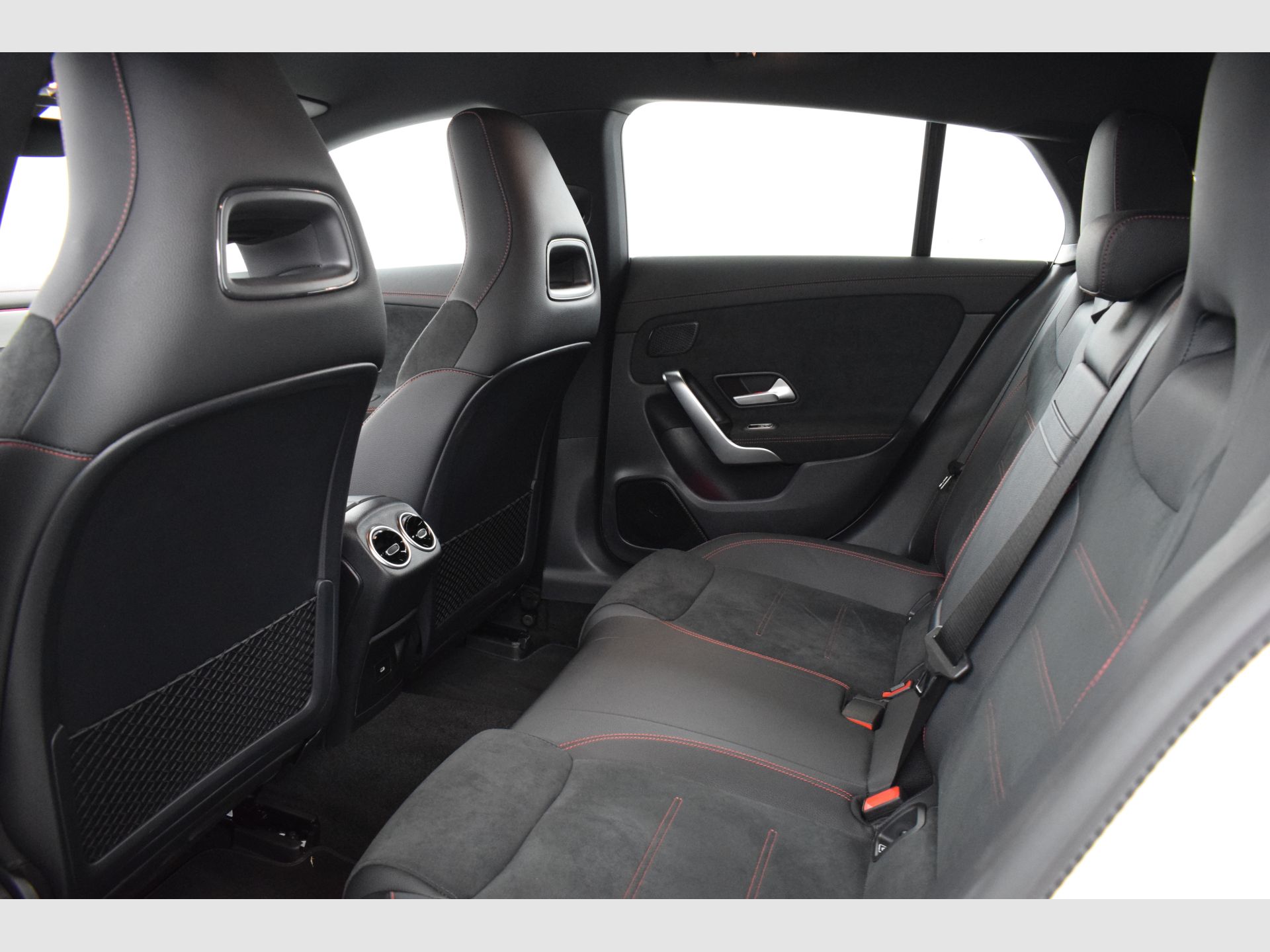 Mercedes-Benz CLA - 8