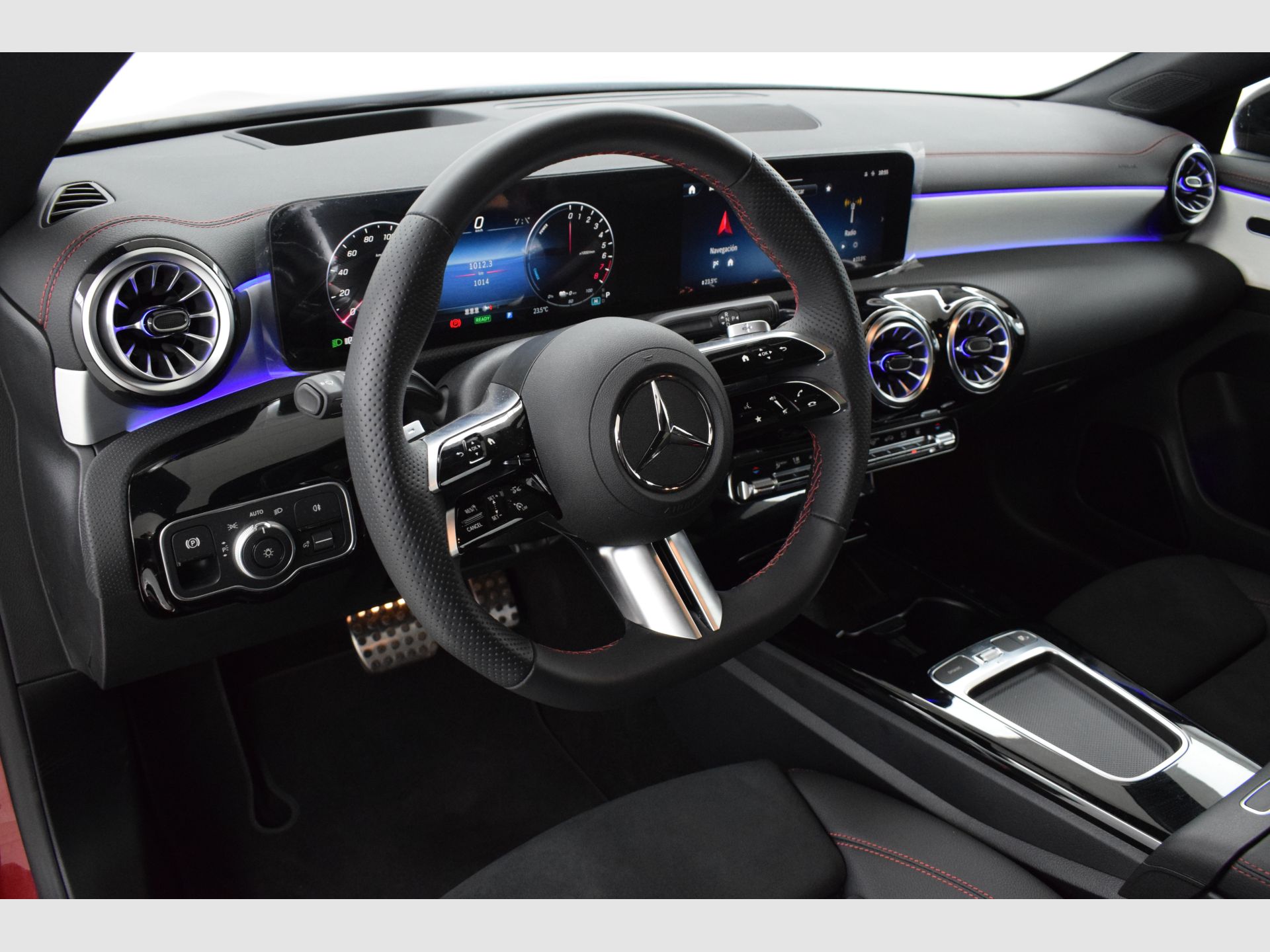 Mercedes-Benz CLA - 12