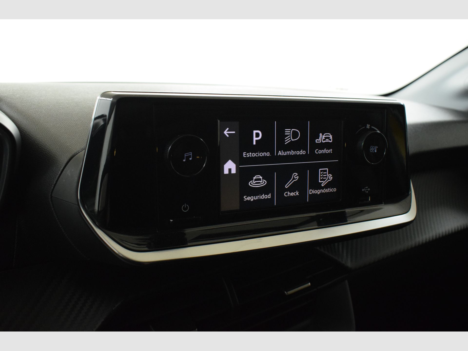 Peugeot 208 - 8