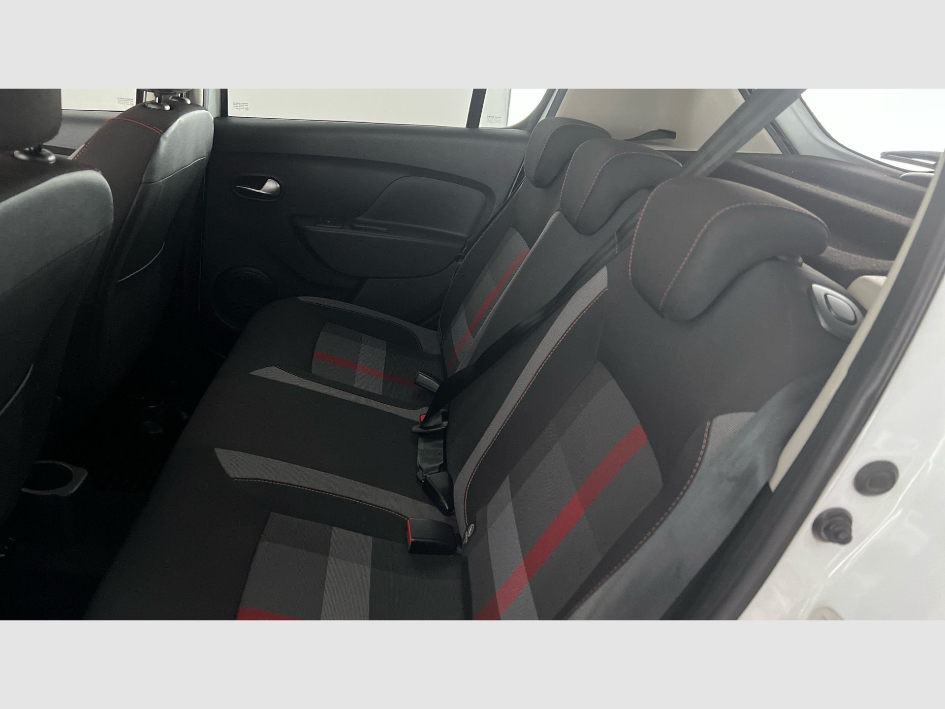 Dacia Sandero - 12