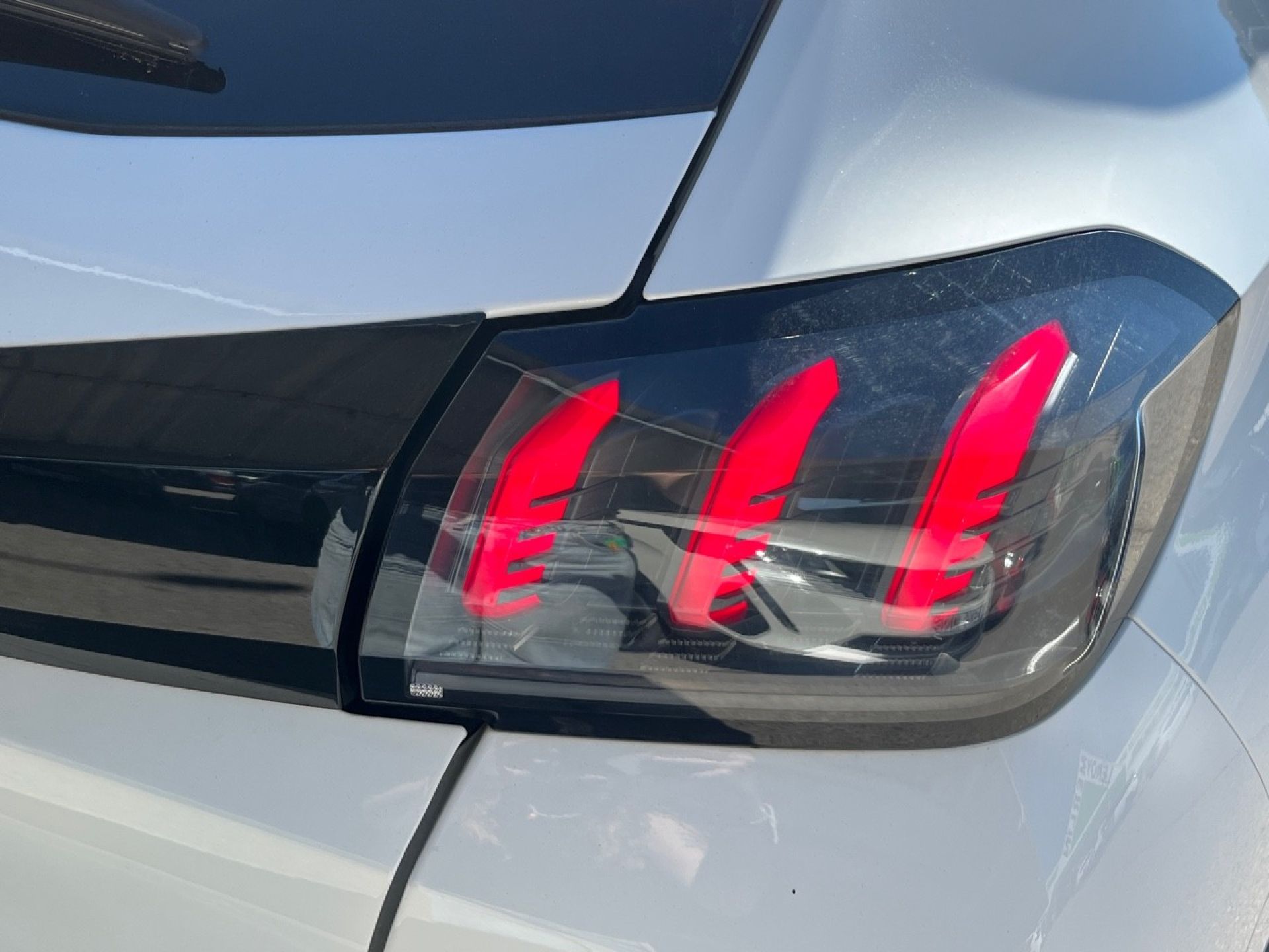 Peugeot 208 - 10