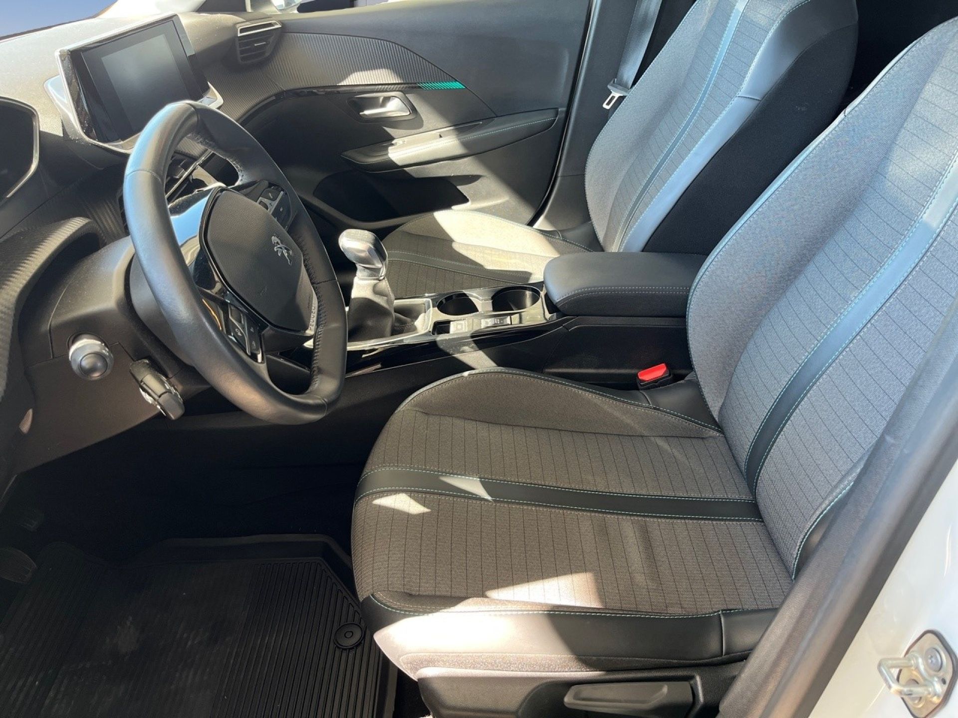 Peugeot 208 - 11